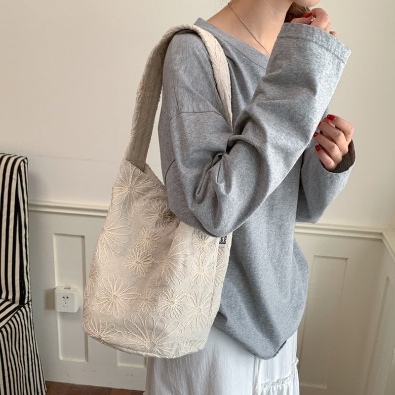 Женская черно-белая сумка-хобо – обзор и цена Hobo Bag Slouchy